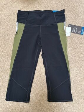 GAP Black cropped Capri Leggings pants XS NEW NWT bike run GFast quick dry